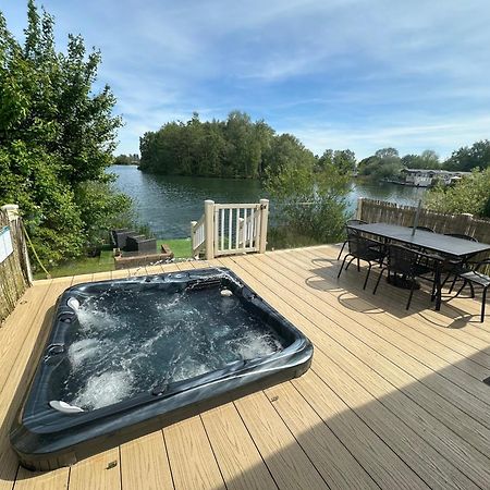 Lakeside Retreat 2 With Hot Tub, Private Fishing Peg Situated At Tattershall Lakes Country Park Ngoại thất bức ảnh